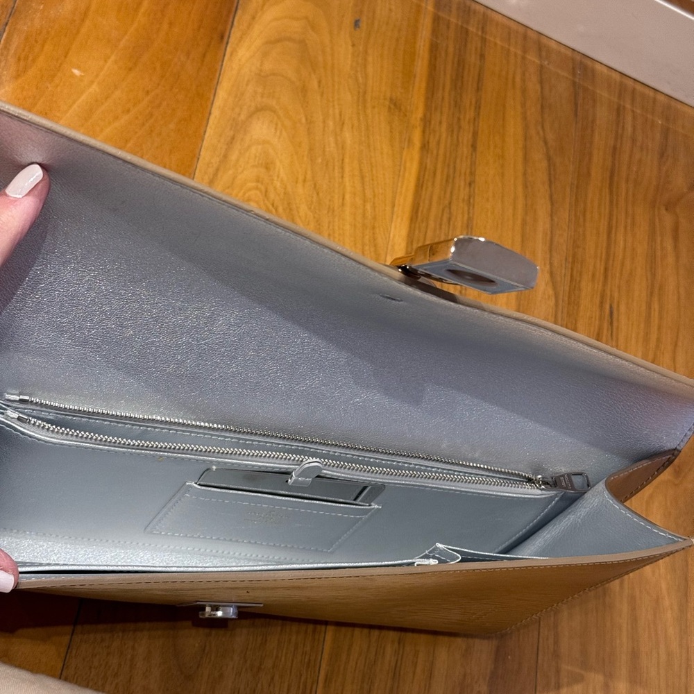 Louis Vuitton Gold Blade Clutch - Picture 4 of 6